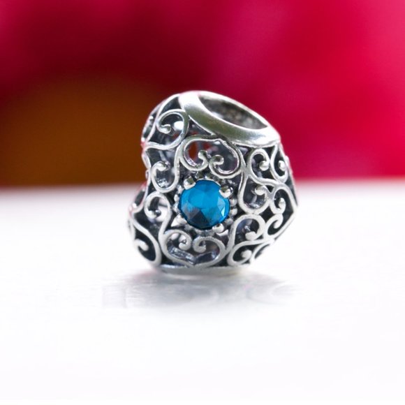 PANDORA December Signature Heart Charm, London Blue Crystal 791784NLB - Picture 3 of 3